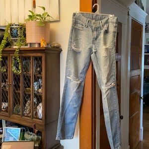 Distressed Levi’s 29x32 light wash with paint and ripped